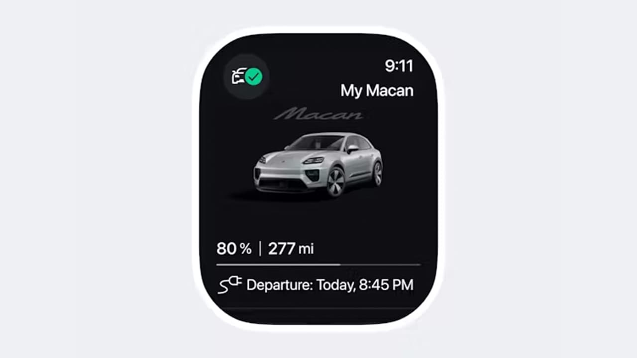 Watch screen with the MyPorsche App Extension displayed